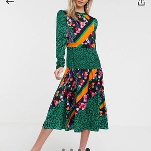 Liquorish satin midi dress 💚